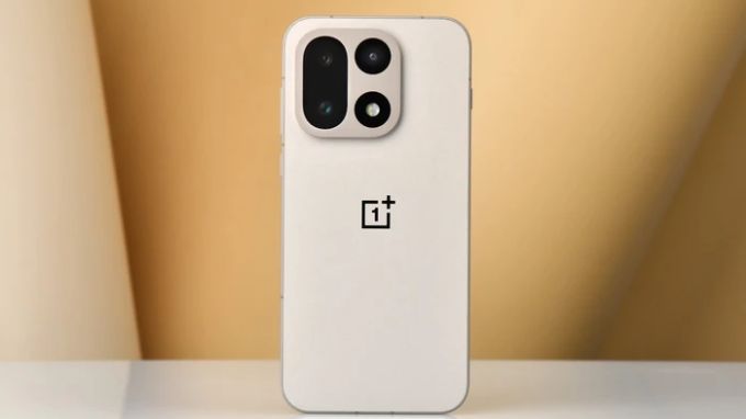 OnePlus 15 và Pixel 10 Pro