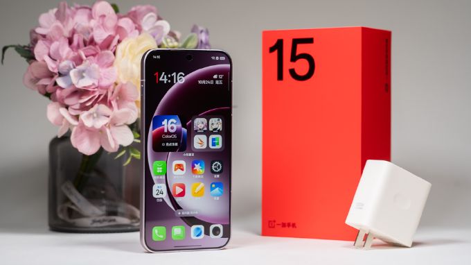 OnePlus 15 và Pixel 10 Pro