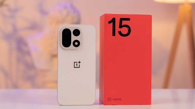 OnePlus 15 và Pixel 10 Pro