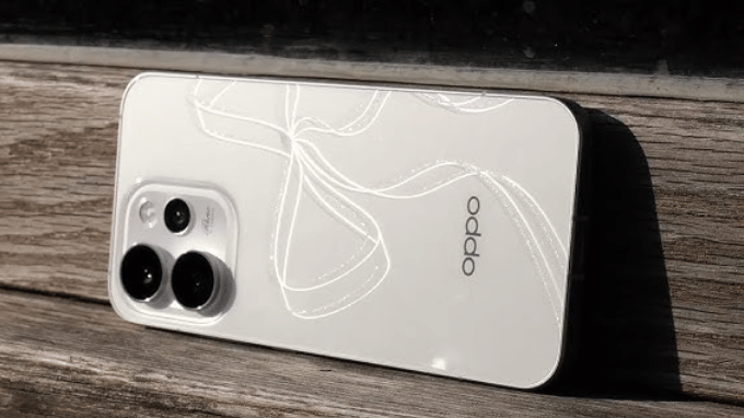 Oppo Reno 15 nhỏ gọn với ba màu sắc sang trọng