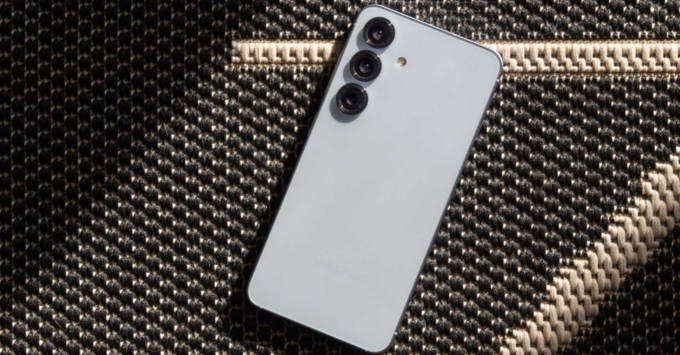 Samsung Galaxy S26 màu bạc (Silver Shadow)