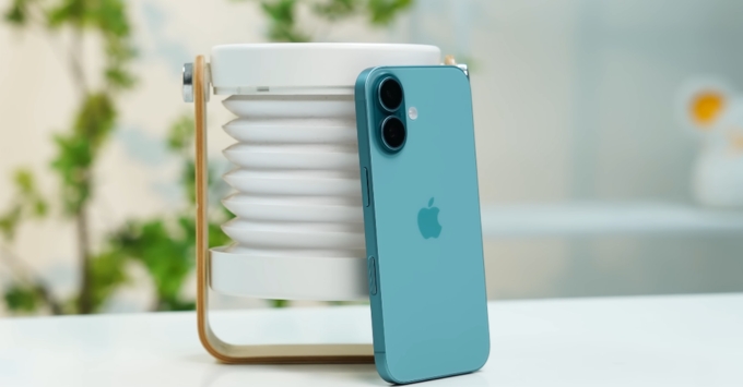 So sánh thiết kế OPPO Find X9 và iPhone 16: Máy nào nổi bật hơn?