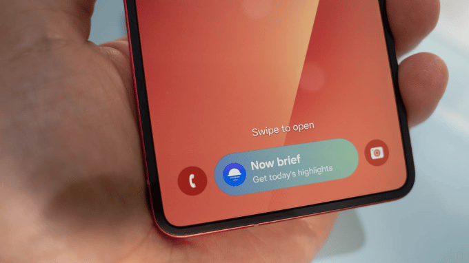 Thẻ Now Brief tích hợp trong Now Bar