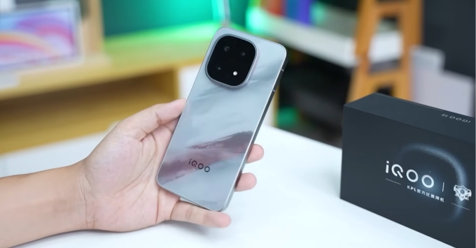 Thiết kế iQOO 15 và Redmi K90 Pro Max có gì nổi bật?