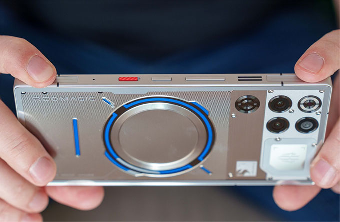 RedMagic 11 Pro mang ngôn ngữ thiết kế Futuristic cực kỳ ấn tượng