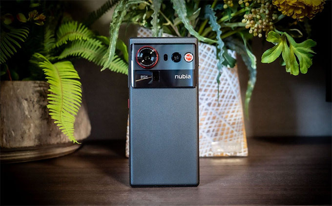 Đánh giá Nubia Z80 Ultra: Thiết kế độc đáo, màn hình tràn viền tuyệt đối