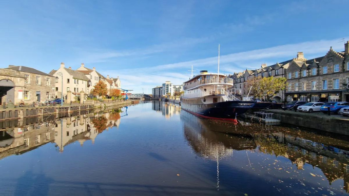 Ảnh chụp bằng ống kính siêu rộng trên Galaxy S22 Ultra tiếp tục đầy màu sắc