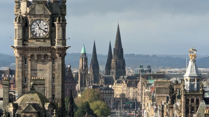 Chế độ 10x trên Pixel 7 Pro với xu hướng màu ấm áp