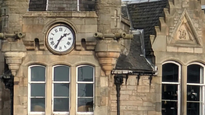 Ảnh crop của chế độ 30x khá mờ trên Pixel 7 Pro