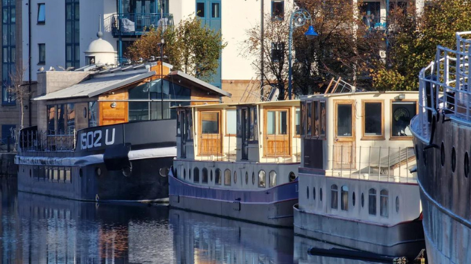 Ảnh zoom 10x khá tươi sáng trên Galaxy S22 Ultra