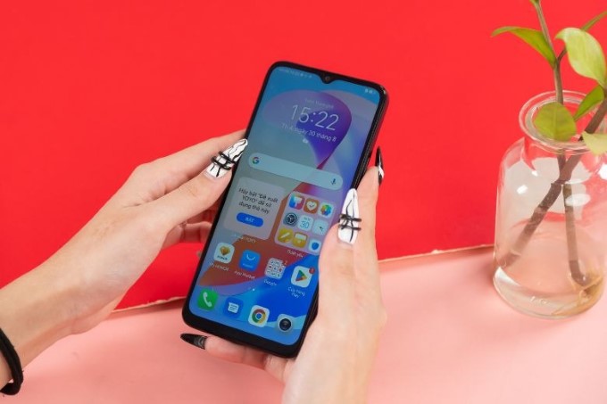 Thời lượng pin ấn tượng, sạc nhanh 22.5W vẫn đủ