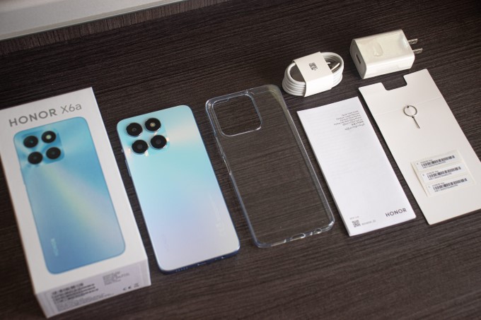 Thiết kế năng động, khung viền vuông vức hiện đại