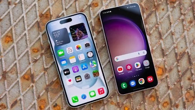 Màn hình của iPhone 15 và Galaxy S23 Plus