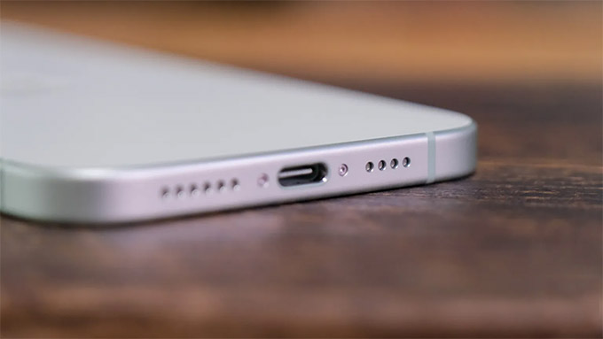 iPhone 15 Plus sử dụng sạc USB-C