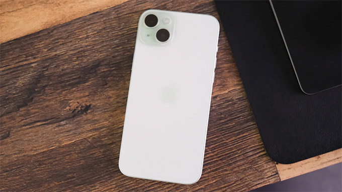 iPhone 15 Plus trông khá giống với iPhone 14 Plus