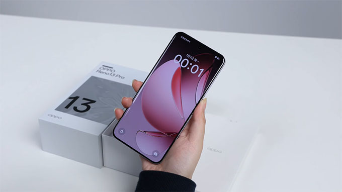 Reno 13 Pro nổi bật với màn hình sống động