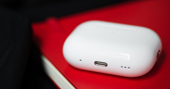 Nên mua AirPods 4 (USB-C) hay Galaxy Buds 3 Pro khử ồn