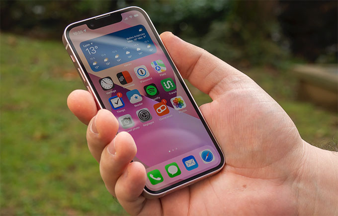 Điện thoại nhỏ gọn thiếu không gian cho các tính năng hiện đại