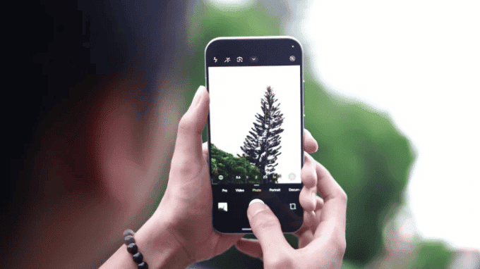 Camera F8 Pro với ống kính chính 50 MP OIS và tele 2.5x