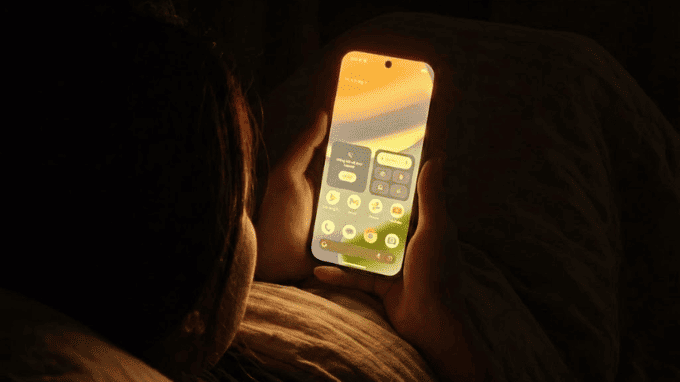 Công nghệ lọc ánh sáng xanh trên smartphone cao cấp khi bật chế độ ban đêm