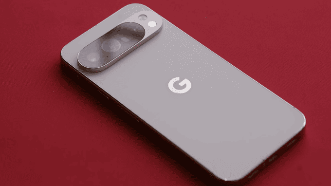 Google Pixel 10 Pro nhỏ gọn, thanh lịch với thiết kế tối giản đặc trưng