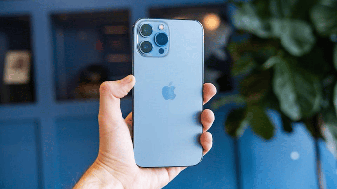 iPhone 13 Pro Max với màn hình lớn và camera đỉnh cao