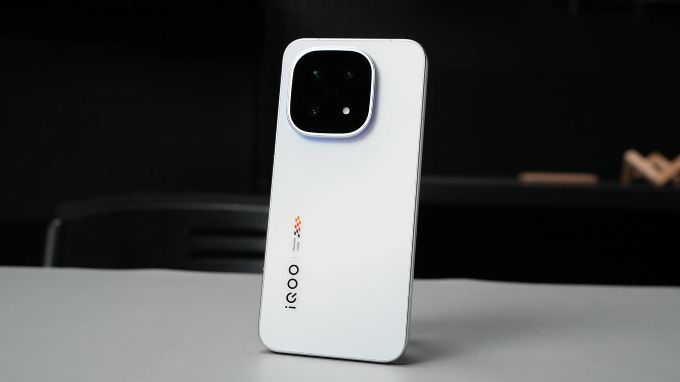 Hiệu năng iQOO 15 và Vivo X300 Pro