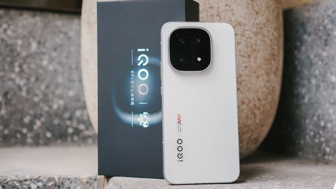 iQOO 15 và Vivo X300 Pro