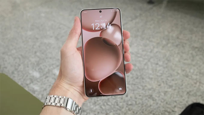 OPPO Find X8 Ultra sở hữu màn hình 6.82 inch