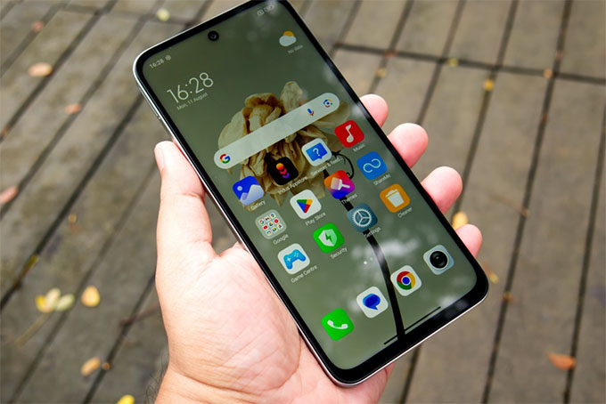 Redmi 15 5G với màn hình IPS LCD khổng lồ 6.9 inch