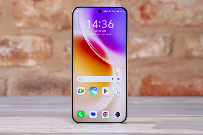 Vivo X300 sở hữu màn hình AMOLED 6,3 inch với tần số quét 120 Hz mượt mà