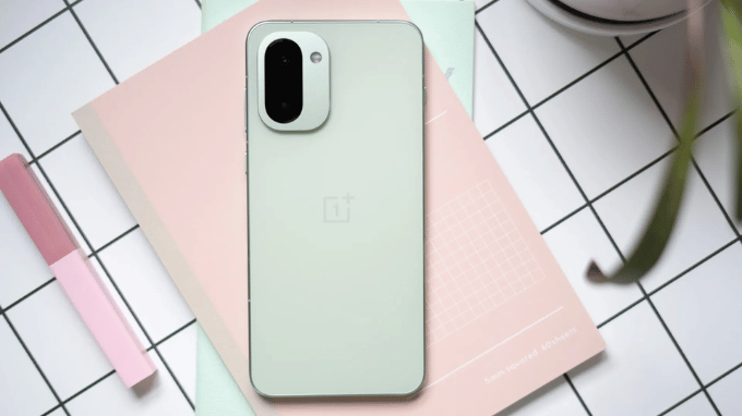 OnePlus 15R với thiết kế hầm hố và khả năng chống nước vượt trội