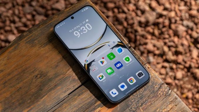 thiết kế OPPO Find X9 cũ và Samsung Galaxy S24 cũ