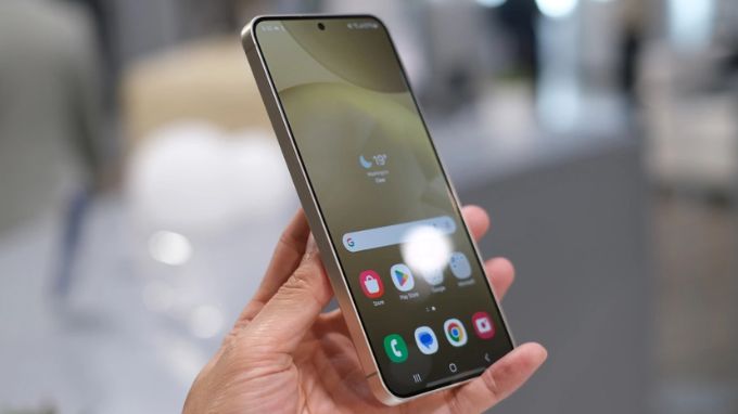 màn hình OPPO Find X9 cũ và Samsung Galaxy S24 cũ