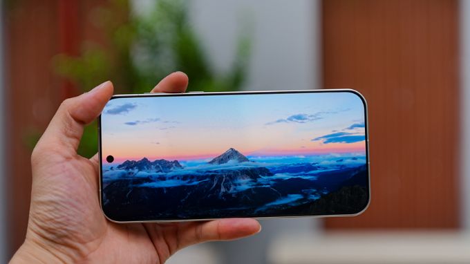 OPPO Find X9 cũ và Samsung Galaxy S24 cũ pin trâu