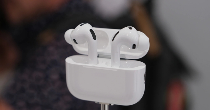 Phụ kiện nên mua cho iPhone 17 Pro Max AirPods Pro cho trải nghiệm âm thanh đồng bộ