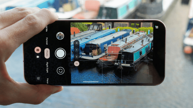 Pixel 9 Pro với AI xử lý ảnh và Magic Editor