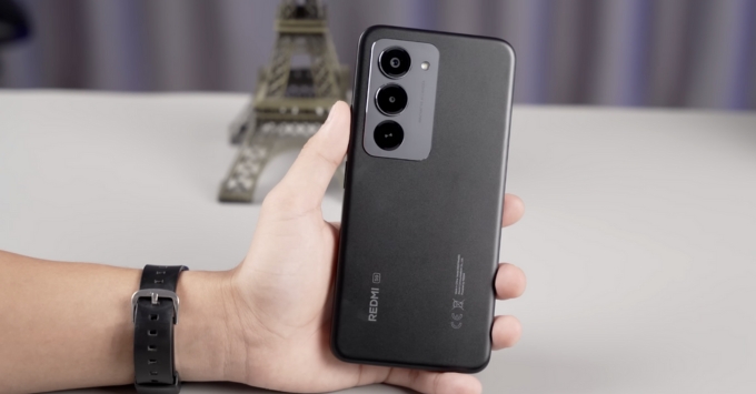 Xiaomi Redmi 15 5G sở hữu ngoại hình hầm hố với trọng lượng lên tới 217g