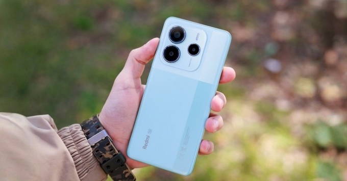 Redmi Note 14 5G thể hiện sự vượt trội về thẩm mỹ nhờ thân máy mỏng nhẹ chỉ 190g