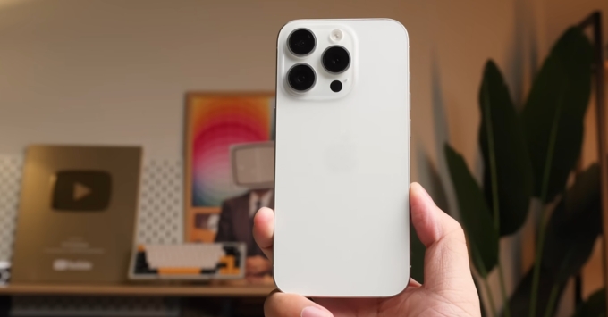 Giá bán và tình trạng máy hiện tại của Pixel 10 Pro cũ vs iPhone 15 Pro cũ