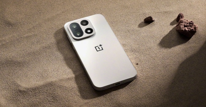 So sánh thiết kế Xiaomi 17 Ultra và OnePlus 15 có điểm nhấn gì nổi bật?