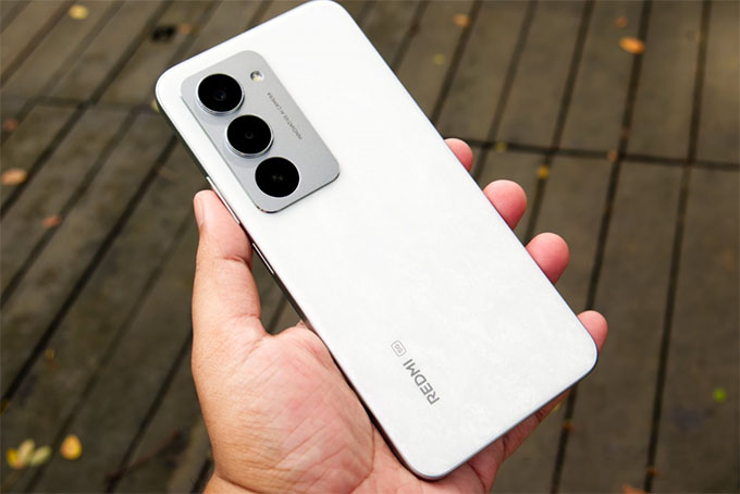 Thiết kế Redmi 15 5G khá lớn