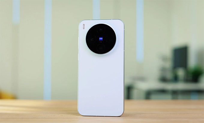 Vivo X300 cũ 99% nổi bật với tổng thể nhỏ gọn