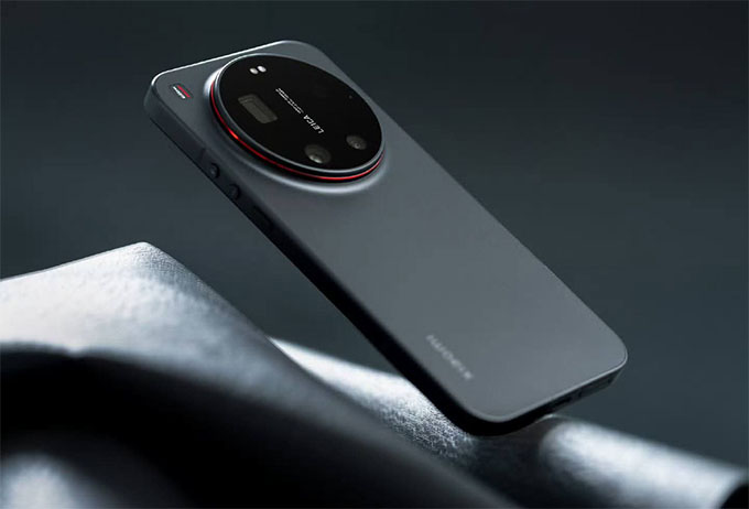 Xiaomi 17 Ultra sở hữu thân hình đầm chắc với độ dày 8.29mm