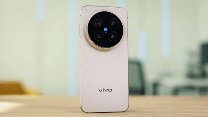 Vivo X300 Pro với thiết kế khung kim loại sang trọng