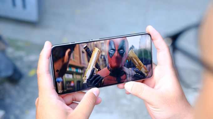 màn hình Xiaomi POCO F8 Pro và Xiaomi 14T Pro đều sắc nét