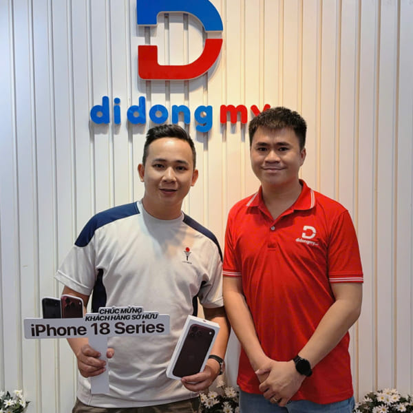 Khách mua iPhone 18 Pro Max tại Di Động Mỹ